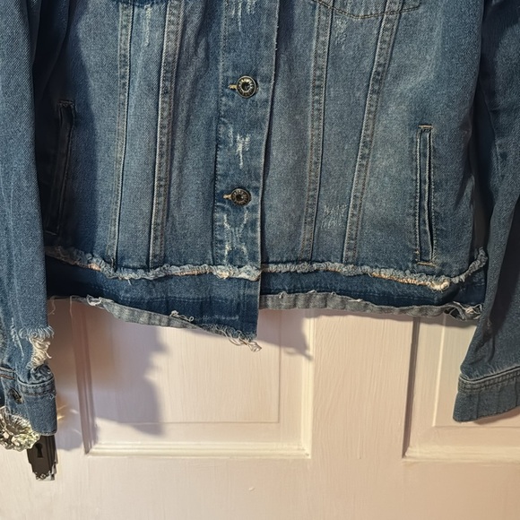 Sneak Peek Women's Large Distressed Jean Denim Jacket Blue - Picture 5 of 11